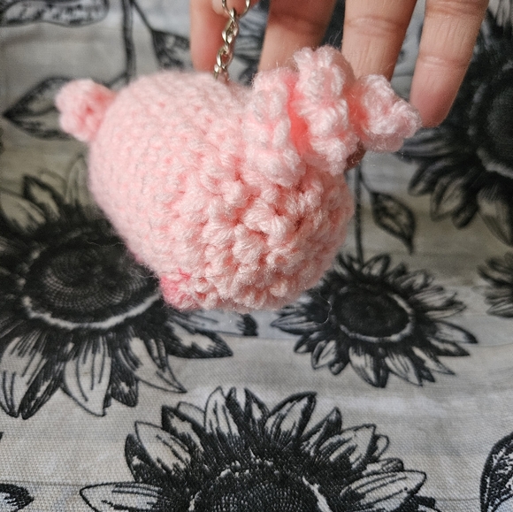 Crochet Pig Keychain - Picture 4 of 9